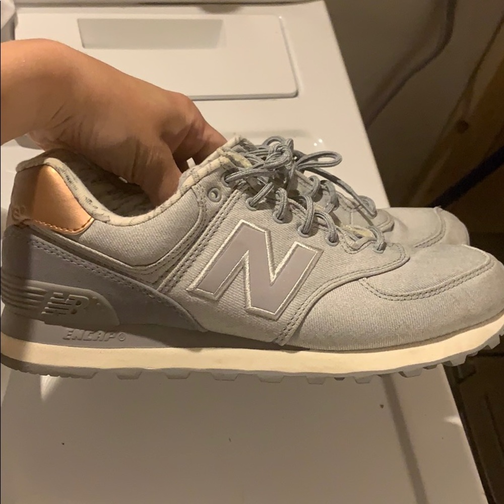 Women’s new balance sneakers